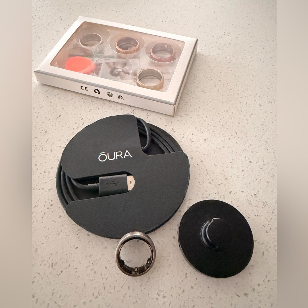 **SOLD** Oura Ring with Black Charging Set